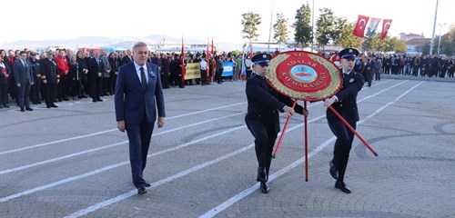 Kaymakamımız Dr. Mustafa AYHAN, Büyükada Atatürk Meydanı'nda Düzenlenen 10 Kasım Atatürk'ü Anma Programı Çelenk Sunma Törenine Katıldı.
