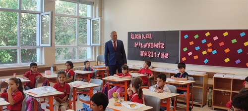 İlköğretim Haftası Sebebiyle Kaymakamımız Dr. Mustafa AYHAN, Büyükada Şehit Murat Yüksel İlkokulunu Ziyaret Etti.