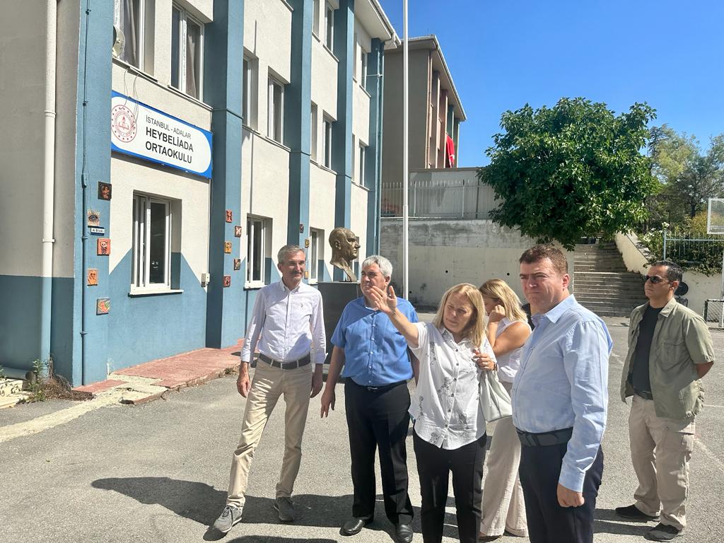 Kaymakamımız Abdurrahman İnan,Okulların Fiziki Durumu, Onarım Çalışmaları ve Okul Çevrelerindeki Güvenlik Tedbirleri ile ilgili İncelemelerde Bulundu.